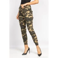 Damen Cargo Röhrenjeans In Army-Look Camouflage Olivgrün