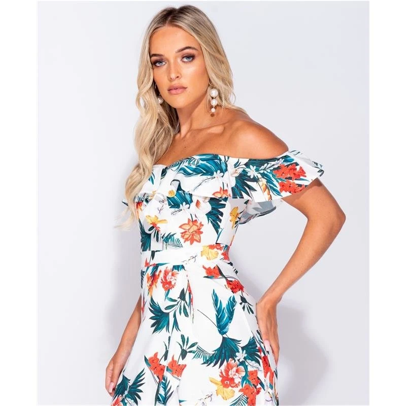 Langes Off Shoulder Maxikleid Mit Palmen Und Volants Weiß 7 Langes Off Shoulder Maxikleid Mit Palmen Und Volants Weiß – Bild 5